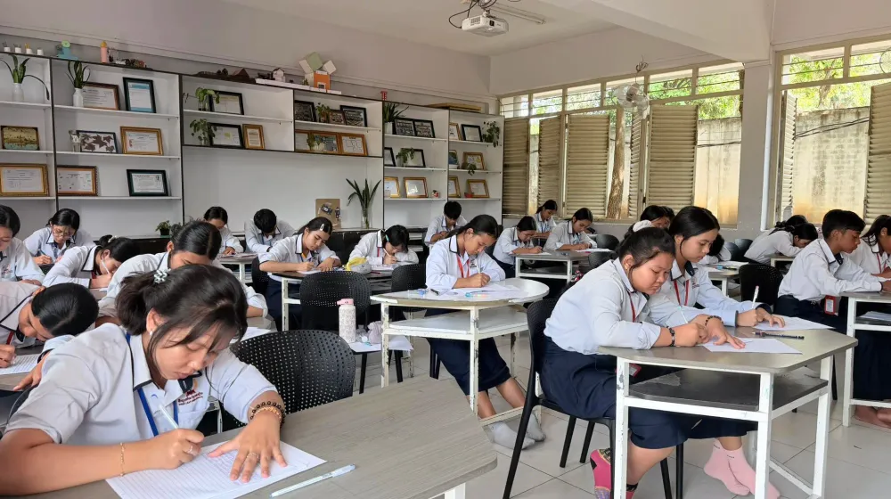 ក្រសួងអប់រំគ្រោងអនុវត្តការបង្រៀន និងរៀនតាមអនឡាញ នៅកម្រិតមធ្យមសិក្សា ចំពេលវិបត្តិតម្លៃប្រេងឥន្ទនៈកើនឡើង