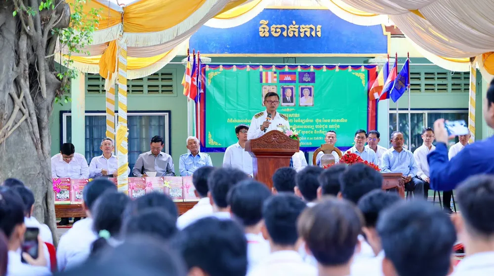 រដ្ឋមន្រ្តីអប់រំ លើកទឹកចិត្តសិស្សត្រៀមប្រឡងបាក់ឌុប បន្តខិតខំរៀនឱ្យអស់ពីលទ្ធភាព