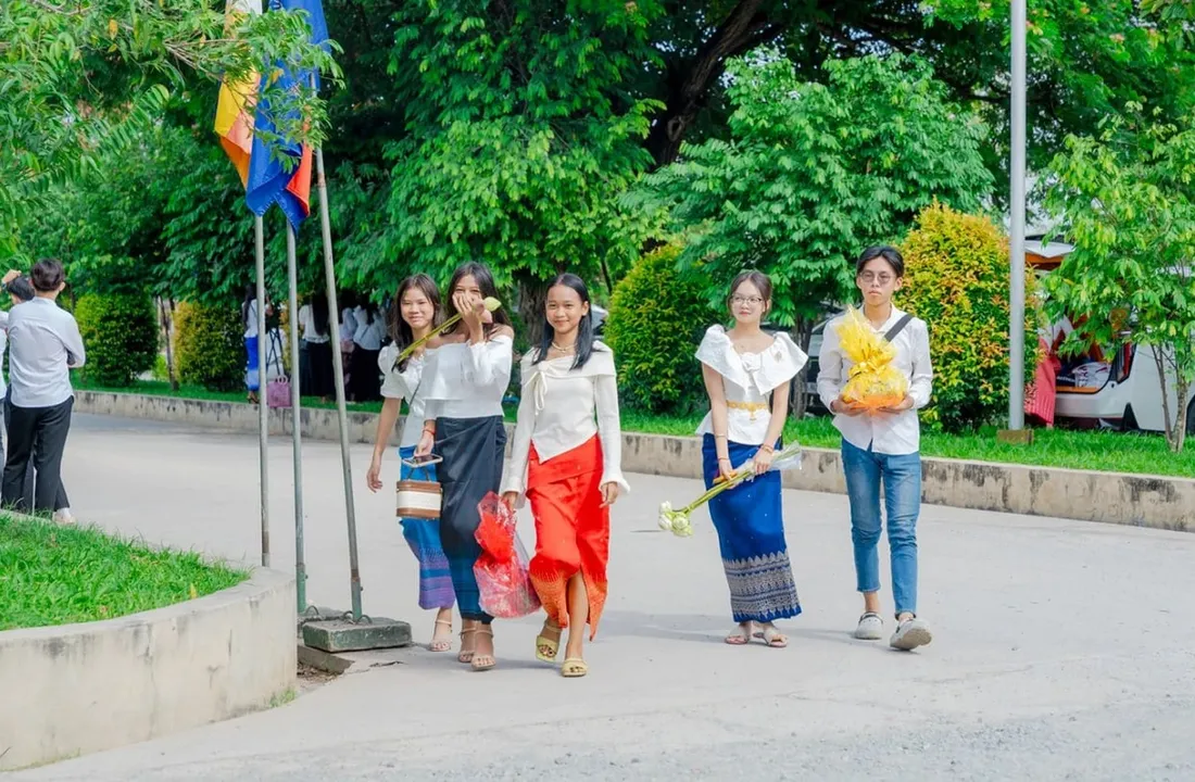 មន្ត្រីជំរុញឱ្យយុវជនទៅវត្ត ខណៈយុវជនមួយចំនួនមិនសូវចាប់អារម្មណ៍ទៅវត្តក្នុងឱកាសបុណ្យចូលឆ្នាំ