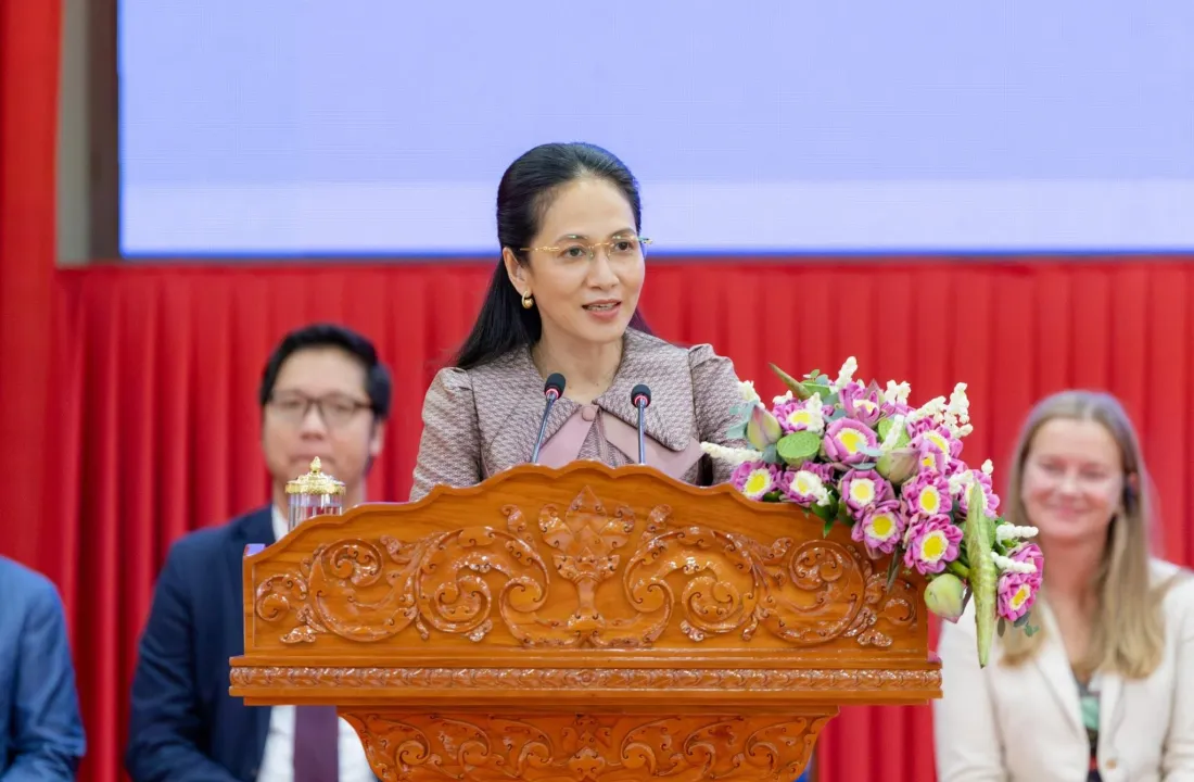 «​កុំ​រៀន​តាម​គេ​!​» ​៖ ​លោកជំទាវ​បណ្ឌិត​ ​ពេជ ​ចន្ទ​មុន្នី ​ផ្ដល់​គន្លឹះ​ ​៥​ ​ចំណុច​ ​ជួយ​យុវជន​ជ្រើសរើស​អាជីព ​និង​អនាគត​ដោយ​ភាព​ជឿជាក់​