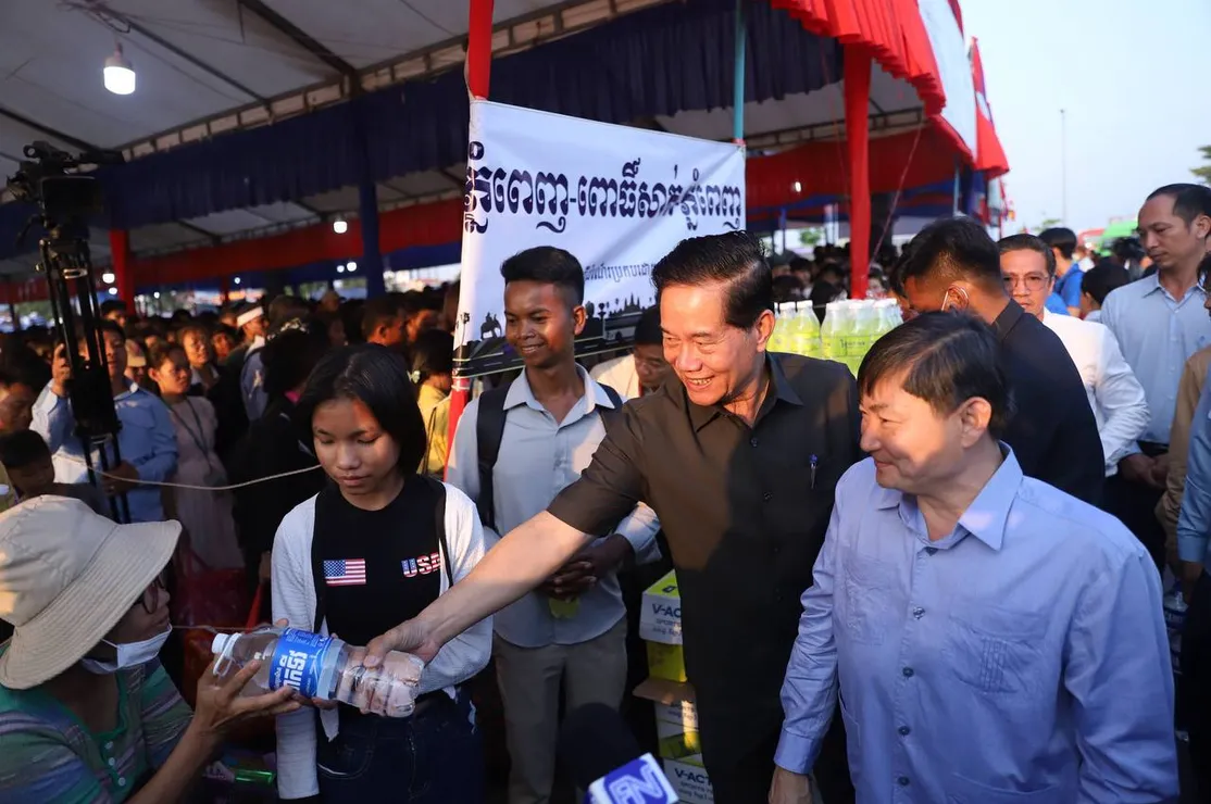 ប្រជាពលរដ្ឋជិត១...