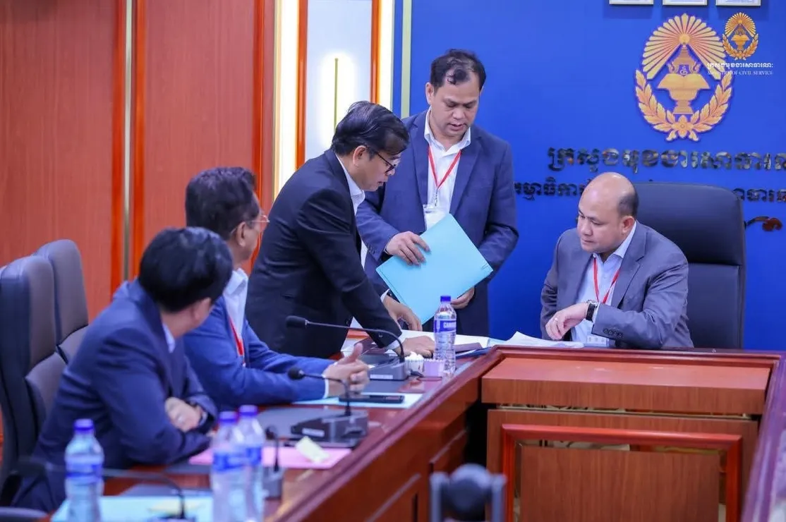 បេក្ខជន២៨នាក់ប្...