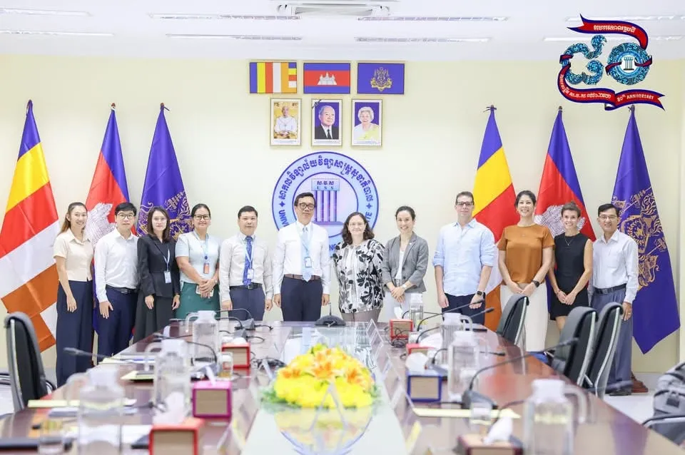 កម្ពុជា និងអាមេ...