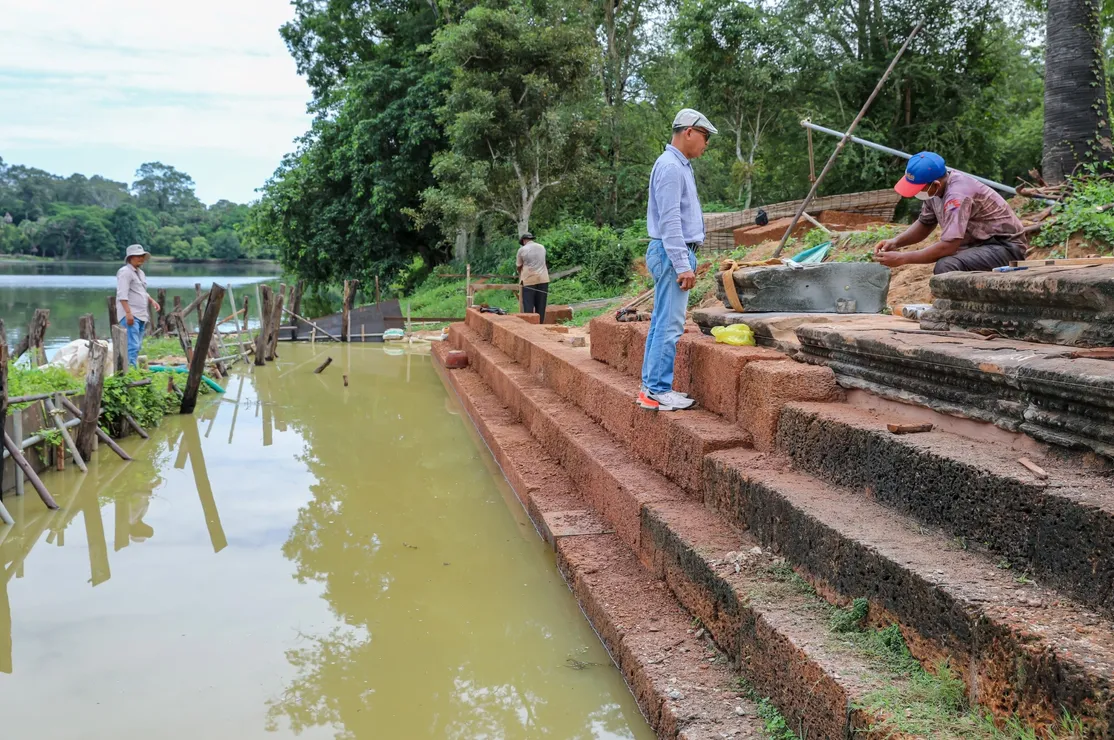 អាជ្ញាធរជាតិអប្...