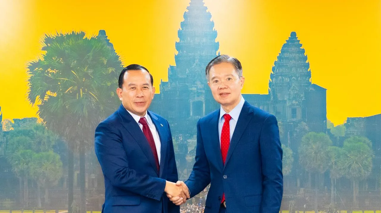 រដ្ឋមន្ត្រីទេសច...
