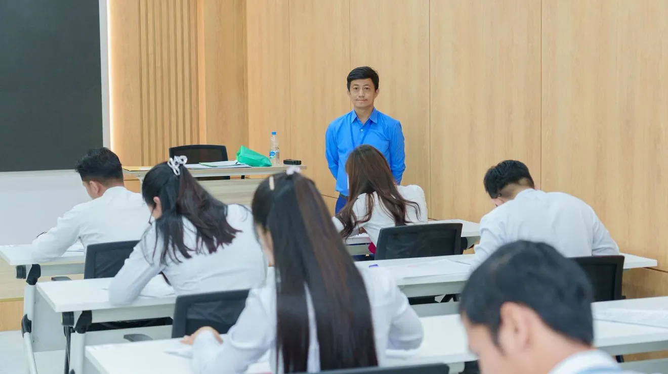 បេក្ខជនប្រឡងមេធ...