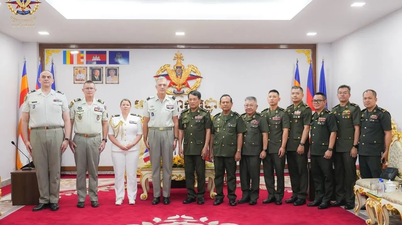 នាយឧត្តមសេនីយ៍ ...