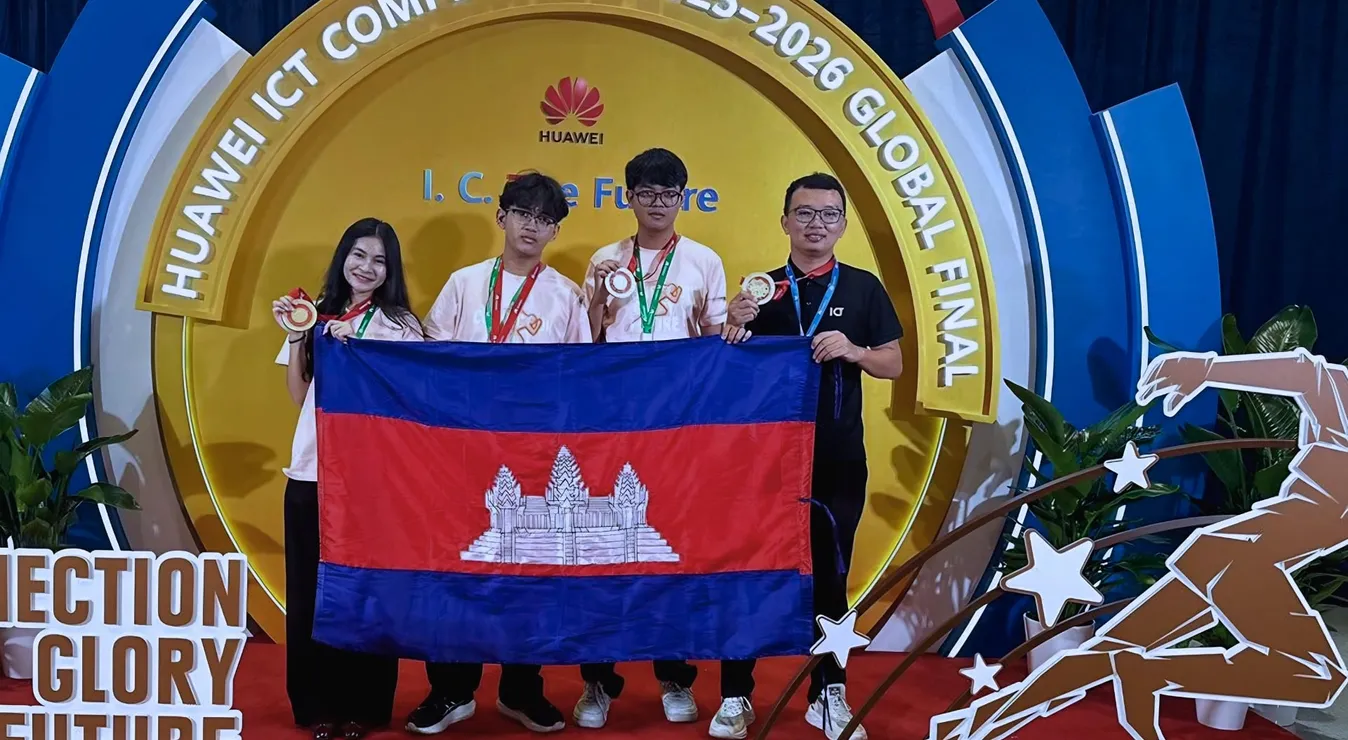 និស្សិតកម្ពុជា បង្កើតប្រព័ន្ធបច្ចេកវិទ្យា AI ពិនិត្យក្រណាត់ក្នុងវិស័យកាត់ដេរ ឈ្នះជ័យលាភី ពី Huawei ICT Competition 2025–2026