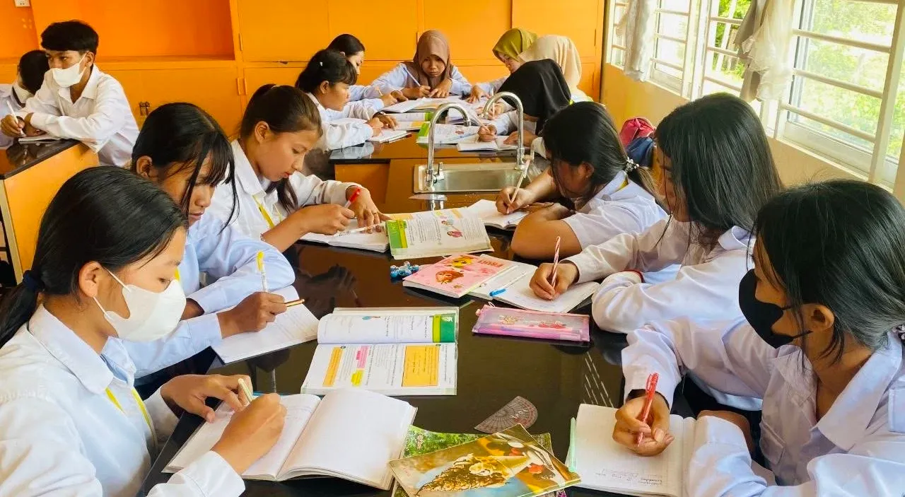 ធនាគារ​ពិភពលោក​ ​៖​ ​ដើម្បីលើក​កម្ពស់គុណភាពសិក្សា និងគាំទ្រចក្ខុវិស័យ​ឆ្នាំ២០៥០ កម្ពុជា​ត្រូវ​ដោះស្រាយ​បញ្ហា​ថវិកា​ ​និង​ធនធាន​មនុស្ស​ក្នុង​វិស័យ​អប់រំ