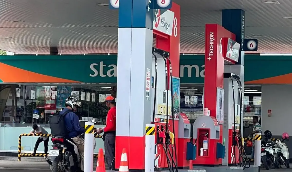 រដ្ឋាភិបាលខាតបង់ប្រាក់​ចំណូល​ជាង​ ៣០០លានដុល្លារហើយ​ ដើម្បីទប់ស្កាត់ការ​ឡើងថ្លៃប្រេង​​ និ​ងឧស្ម័ន​ឥន្ធនៈ - AMS Article Thumbnail