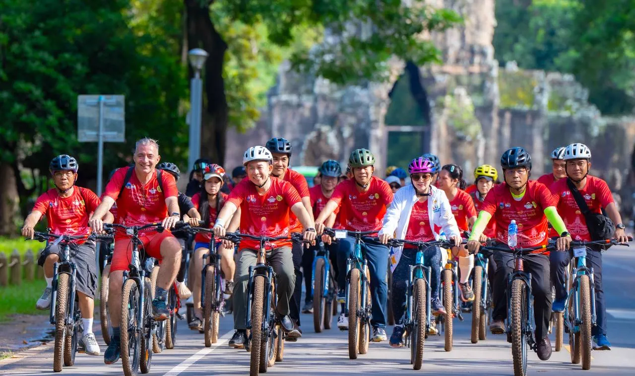 ជិះកង់ទស្សនាសមរាត្រីក្នុងតំបន់អង្គរ ៖ បទពិសោធន៍ថ្មីនៃការភ្ជាប់បេះដូងជាមួយបេតិកភណ្ឌវប្បធម៌ និងធម្មជាតិ - AMS Article Thumbnail
