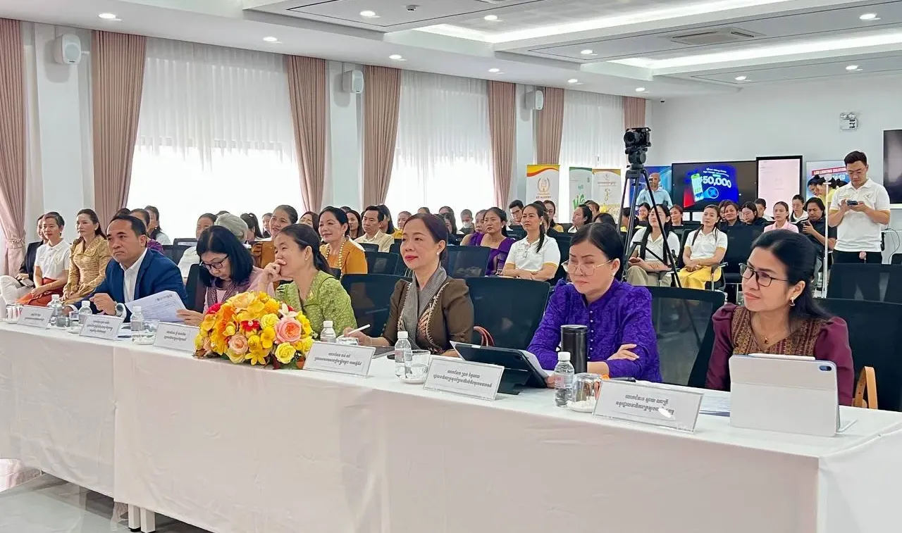 មន្រ្តីជាន់ខ្ពស់ក្រសួងកិច្ចការនារី ជំរុញឱ្យសហគ្រិនស្រ្តីរួមគ្នាបង្កើតជាប្រព័ន្ធអេកូឡូស៊ីអាជីវកម្ម - AMS Article Thumbnail