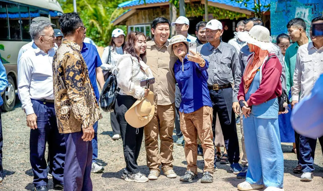 ចំណូលប្រជា​សហគមន៍​នេសាទត្រពាំង​សង្កែ មានកំណើនខ្ពស់​ក្រោយ​ទទួលបាន​ការជ្រោមជ្រែងពីរដ្ឋមន្ត្រីដែនដី - AMS Article Thumbnail