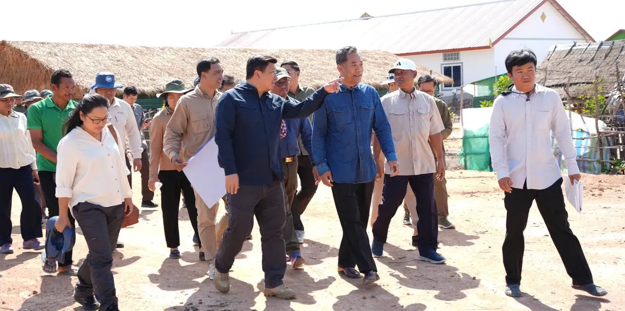 ឧបនាយករដ្ឋមន្ត្រី​ សាយ សំអាល់ ជំរុញឱ្យពង្រីកការកសាងហេដ្ឋារចនាសម្ព័ន្ធបន្ថែមនៅទីតាំងដីសម្បទានសង្គមកិច្ច​ និងសេដ្ឋកិច្ច ក្នុងខេត្តកំពង់ឆ្នាំង - AMS Article Thumbnail