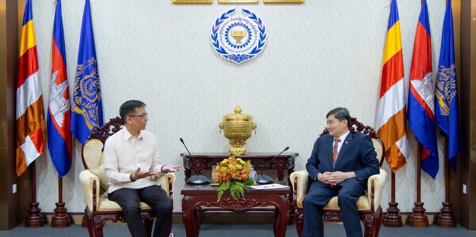 ហ្វីលីពីន -កម្ពុជា​ រួមដៃគ្នាលើកកម្ពស់វិស័យការងារ និងកិច្ចគាំពារជនទេសន្តរប្រវេសន៍ - AMS Article Thumbnail