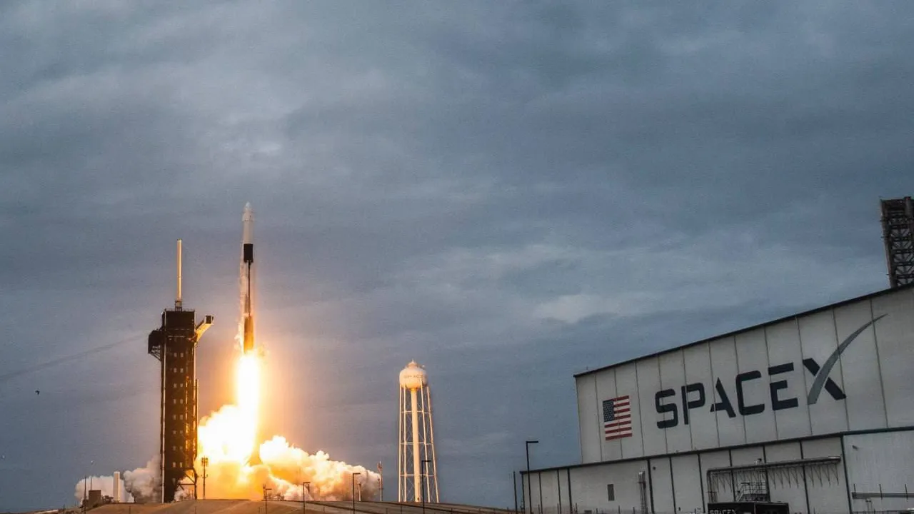 Foxconn ប្រើរ៉ុក្តែត SpaceX បញ្ជូនផ្កាយរណបជំនាន់ទី២ ទៅទីអវកាសដោយជោគជ័យ - AMS Article Thumbnail
