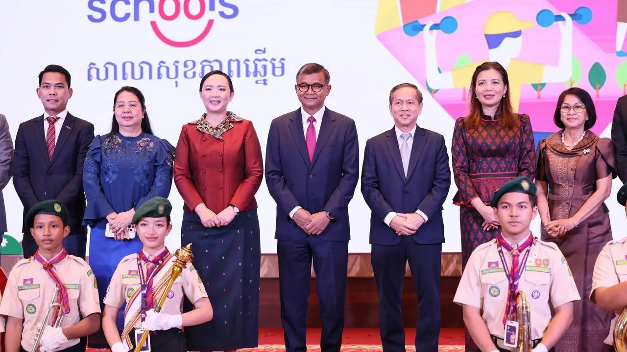 កីឡាផ្សារភ្ជាប់សុខភាព រដ្ឋមន្ដ្រីអប់រំ គាំទ្រសាលាសុខភាពឆ្នើម លើកកម្ពស់ការសិក្សារបស់សិស្សានុសិស្ស