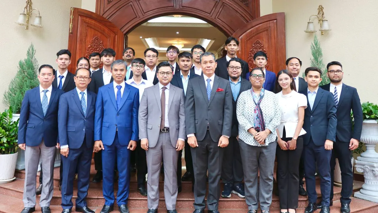 ឯកឧត្តម ទូច យ៉ារ៉ាន់ឌី បានអញ្ជើញថ្លែងសុន្ទរកថាក្នុងកម្មវិធីជូនដំណើរមន្ត្រីជំនាញឌីជីថលចំនួន ១៥រូប ចូលរួមវគ្គបណ្តុះបណ្តាល នៅប្រទេសឥណ្ឌា