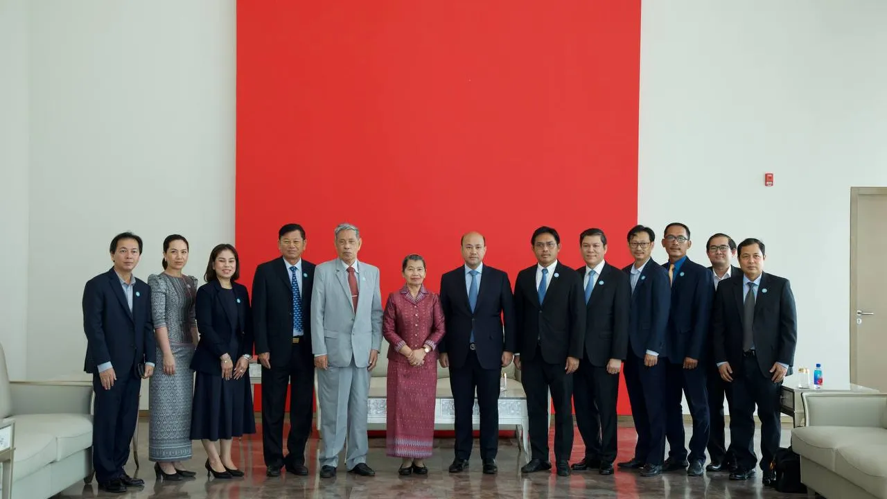 សម្តេច ម៉ែន សំអន ដឹកនាំគណៈប្រតិភូជាន់ខ្ពស់រណសិរ្ស អញ្ជើញបំពេញទស្សនកិច្ចផ្លូវការនៅរដ្ឋធានីហាណូយ រយៈពេល៤ថ្ងៃ