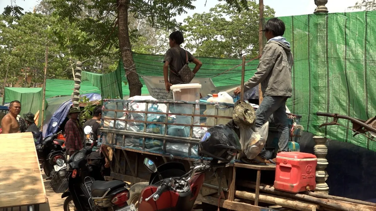 ជនភៀសសឹកនៅខេត្តបន្ទាយមានជ័យចាប់ផ្តើមរើទៅរស់នៅក្នុងជម្រកបណ្តោះអាសន្ន