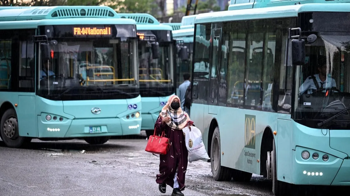 ប៉ាគីស្ថាន មិនគិតថ្លៃដឹកជញ្ជូនសាធារណៈ ចំពេលសាំងឡើងថ្លៃ