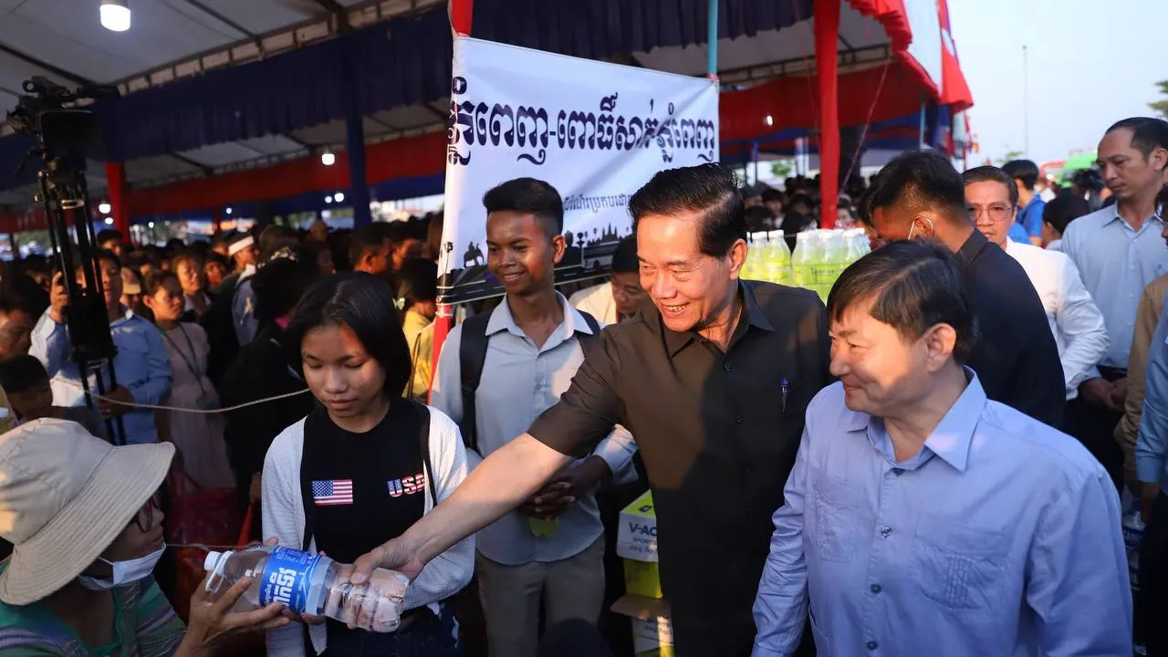 ប្រជាពលរដ្ឋជិត១២ម៉ឺននាក់ជិះរថយន្តក្រុងដោយឥតគិតថ្លៃ ទៅលេងស្រុកកំណើត និងវិលត្រឡប់មកភ្នំពេញវិញ