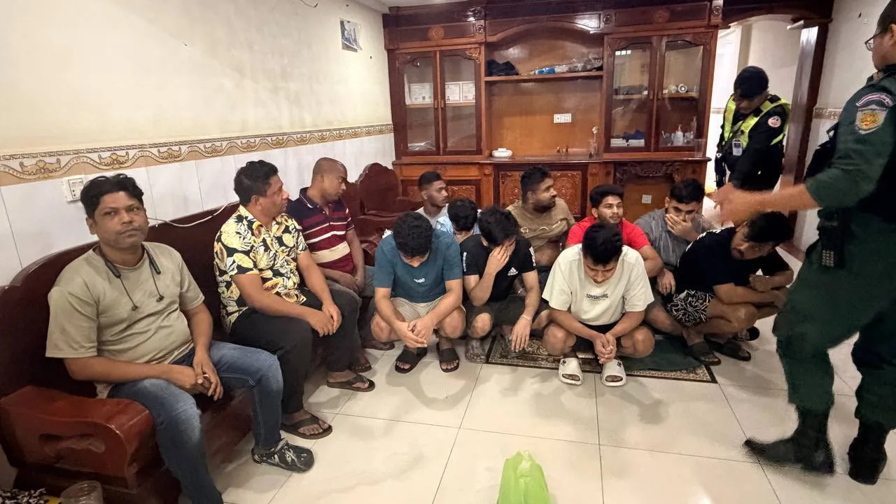 បង្ក្រាបទីតាំងឆបោកតាមប្រព័ន្ធបច្ចេកវិទ្យា ក្នុងបុរីជារី សង្កាត់ចោមចៅ២ ឃាត់ខ្លួនជនជាតិបង់ក្លាដែស ១២នាក់