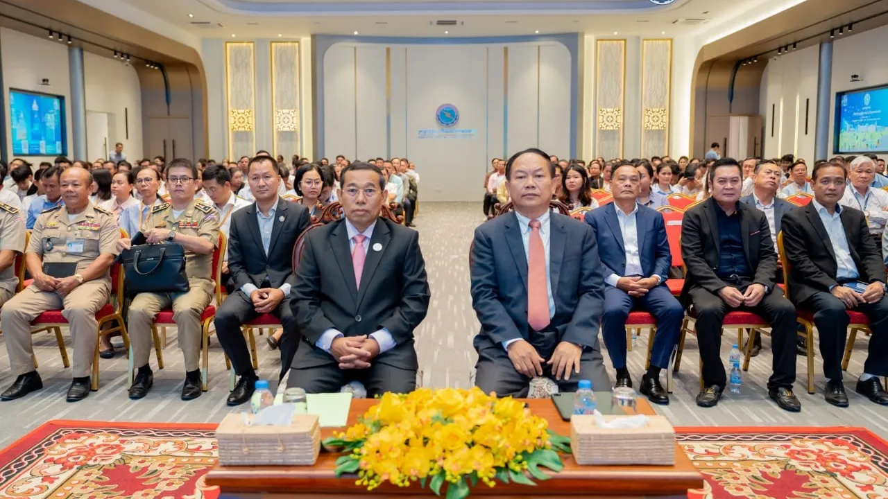 មន្ត្រីរាជការក្រសួងប្រៃសណីយ៍និងទូរគមនាគមន៍ទទួលបានផ្សព្វផ្សាយខ្លឹមសារគោលនយោបាយ «ភូមិ-ឃុំ-សង្កាត់ មានសុវត្ថិភាព»