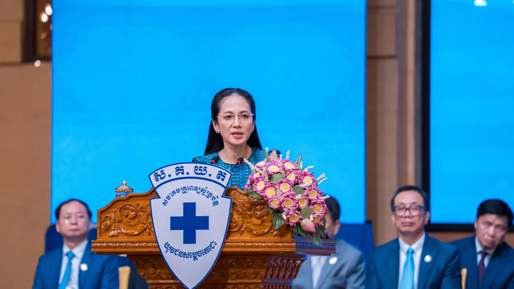 លោកជំទាវបណ្ឌិត ពេជ ចន្ទមុន្នី ដាស់តឿនគ្រូពេទ្យ៖ទោះ AI រីកចម្រើន​កម្រិតណា ក៏មិនត្រូវបោះបង់ក្រមសីលធម៌និងការអាណិតអាសូរ អ្នកជំងឺ​ឡើយ