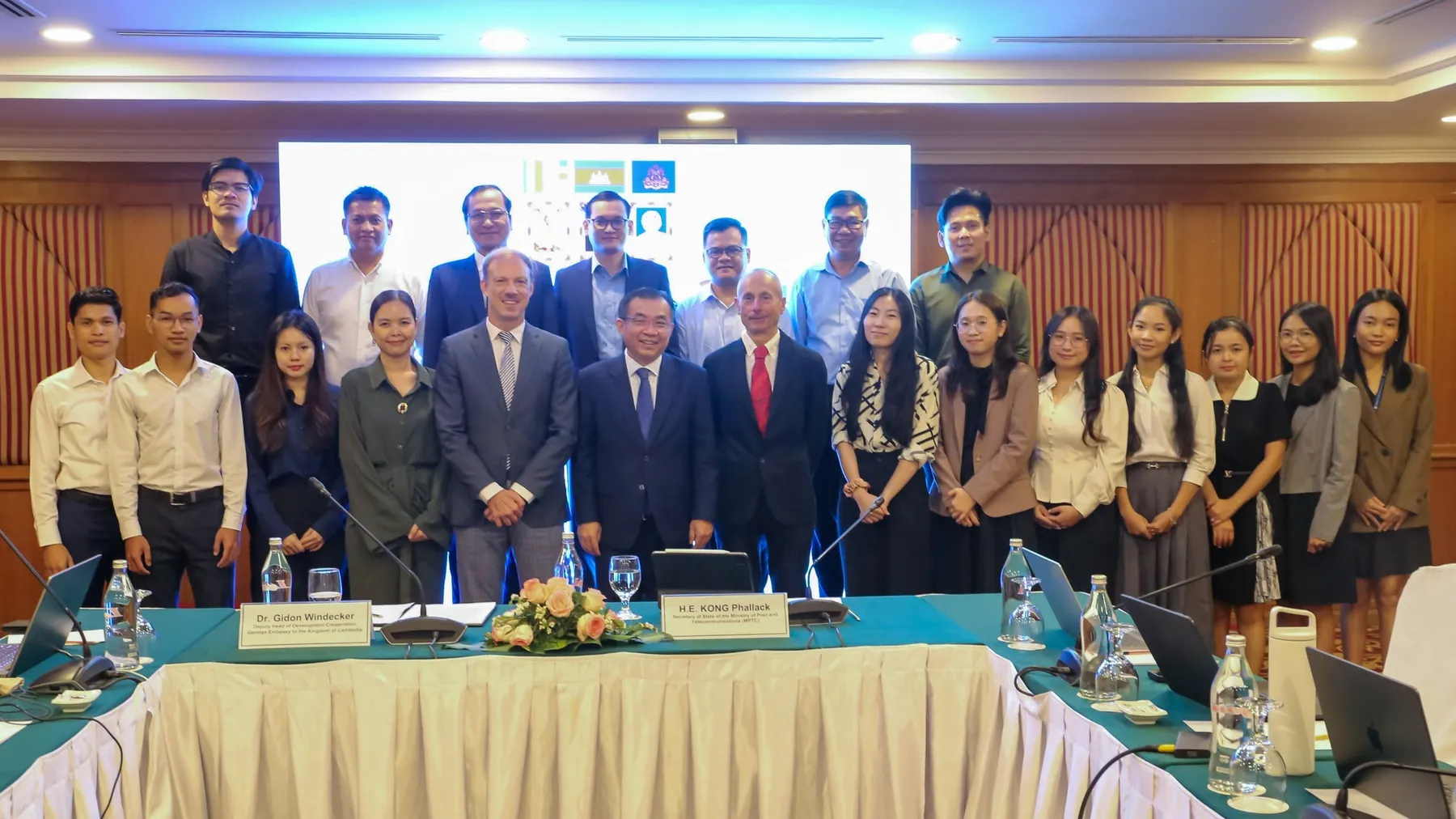 ក្រសួងប្រៃសណីយ៍ បានរៀបចំកម្មវិធីបណ្តុះបណ្តាលស្តីពី “ ការរៀបចំសេចក្តីព្រាងប្រកាសស្តីពីកិច្ចការពារអ្នកប្រើប្រាស់ក្នុងវិស័យទូរគមនាគមន៍”