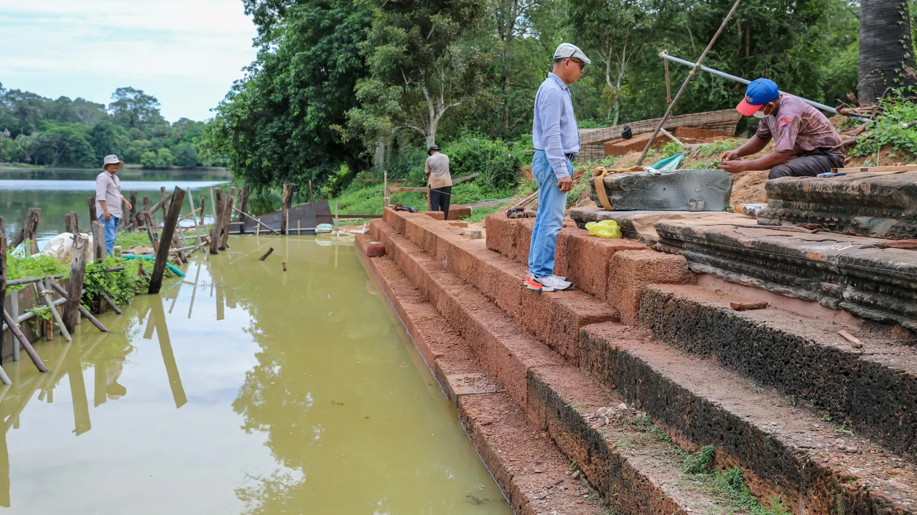 អាជ្ញាធរជាតិអប្សរា បើកការជួសជុលច្រាំងស្រះប្រវត្តិសាស្ត្រអង្គរវត្ត