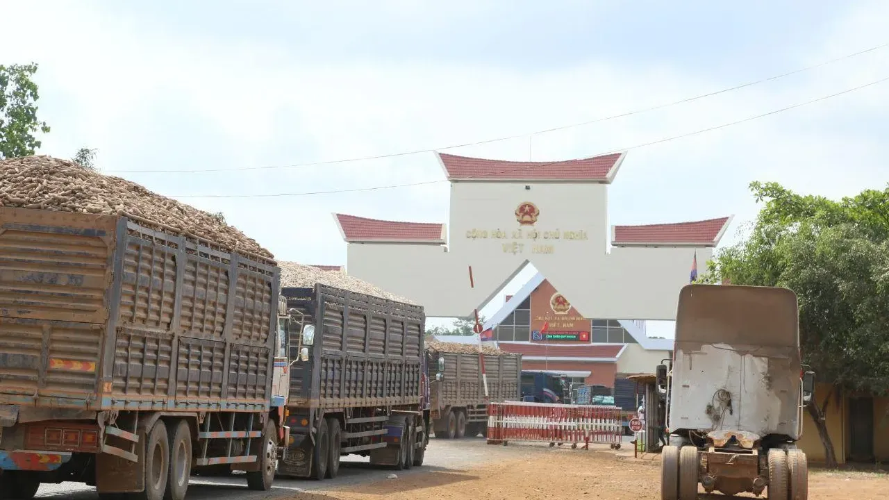 កម្ពុជា-​វៀតណាមបើកច្រករបៀងដឹកជញ្ជូនថ្មី នៅឆ្នាំនេះ ស្របពេលកម្ពុជាកំពុងមានបញ្ហាព្រំដែនជាមួយថៃ