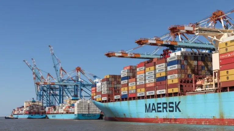 ក្រុមហ៊ុនដឹកជញ្ជូនធំៗដំឡើងថ្លៃ ក្រោយតម្លៃប្រេងឡើងខ្ពស់ និងត្រូវប្តូរផ្លូវដែលមានរយៈពេលយូរជាងមុន