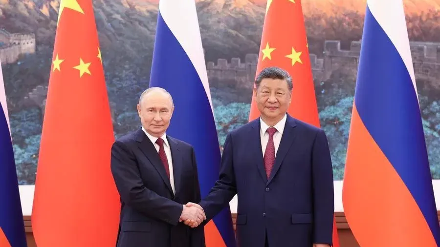 ប្រធានាធិបតីរុស្ស៊ី លោក Vladimir Putin និងប្រធានាធិបតីចិន លោក Xi Jinping ចុះហត្ថលេខាលើឯកសារជាង ៤០