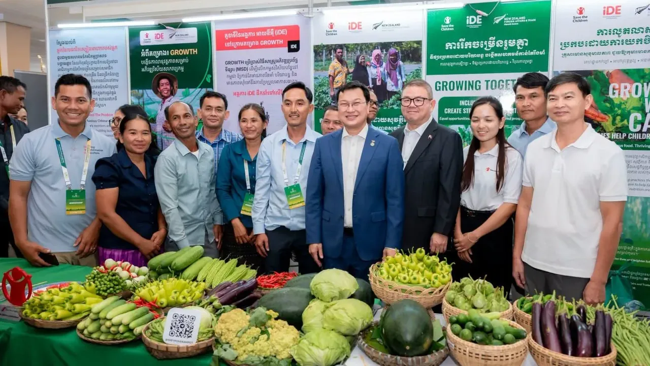 រដ្ឋមន្ត្រីកសិកម្ម ៖ សូមកុំមើល​វិស័យ​កសិកម្ម​ត្រឹមតែជា​មុខ​របរ​បែបប្រពៃណី តែត្រូវ​សម្លឹងរកឱកាស​បង្កើតធុរកិច្ច​ថ្មី​