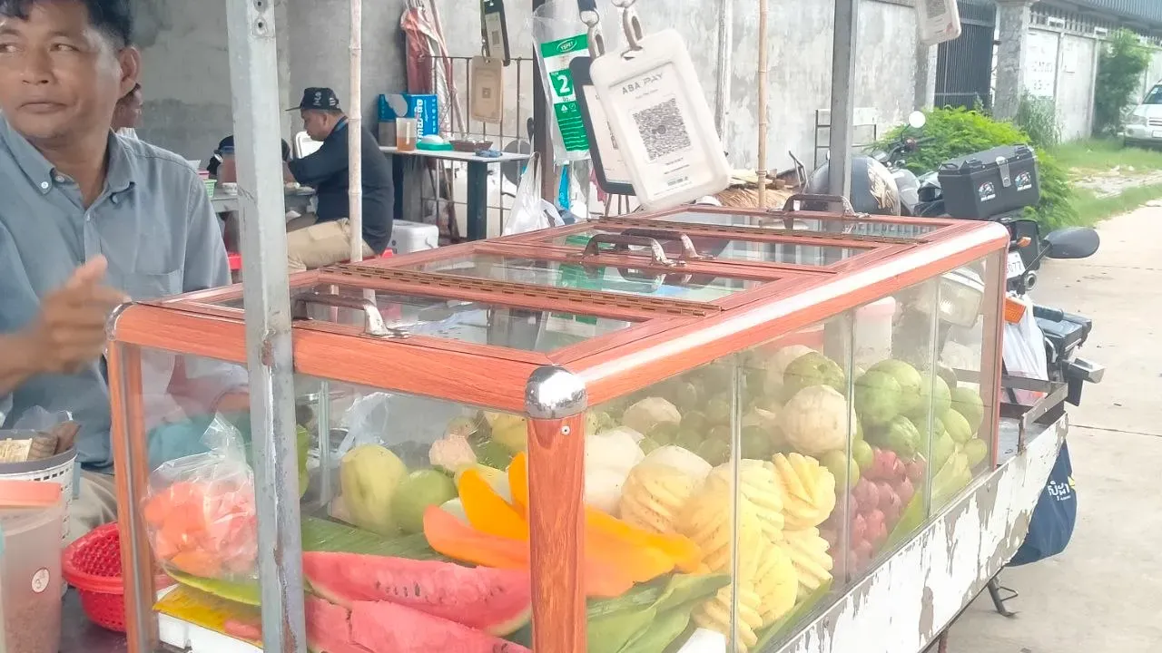 លក់​ម្ជូរ​តាម​ម៉ូតូ​ចល័ត​ រក​ចំណូល​បាន​ពី​ ​៣៥ ​ម៉ឺន​រៀល​ ដល់​ជាង​ ១​ លាន​រៀល​ក្នុង​មួយ​ថ្ងៃ​