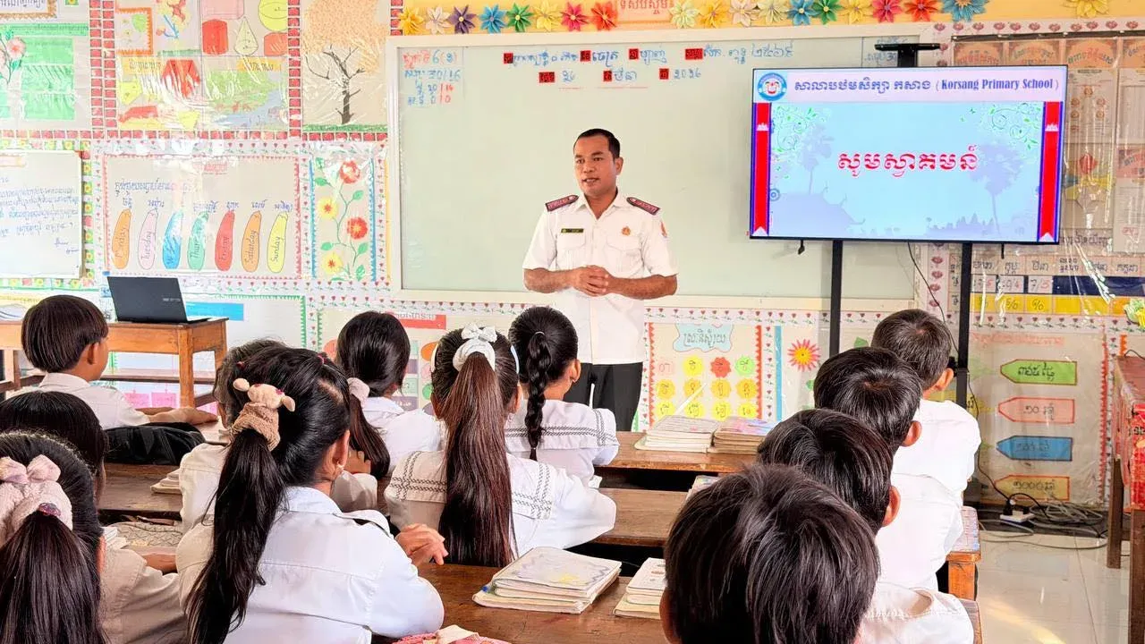 រដ្ឋមន្រ្តីមុខងារសាធារណៈ ៖ ពីថ្ងៃនេះទៅមុខ គ្រូបង្រៀនបឋមសិក្សា យ៉ាងហោចណាស់ ត្រូវមានកម្រិតបរិញ្ញាបត្រ