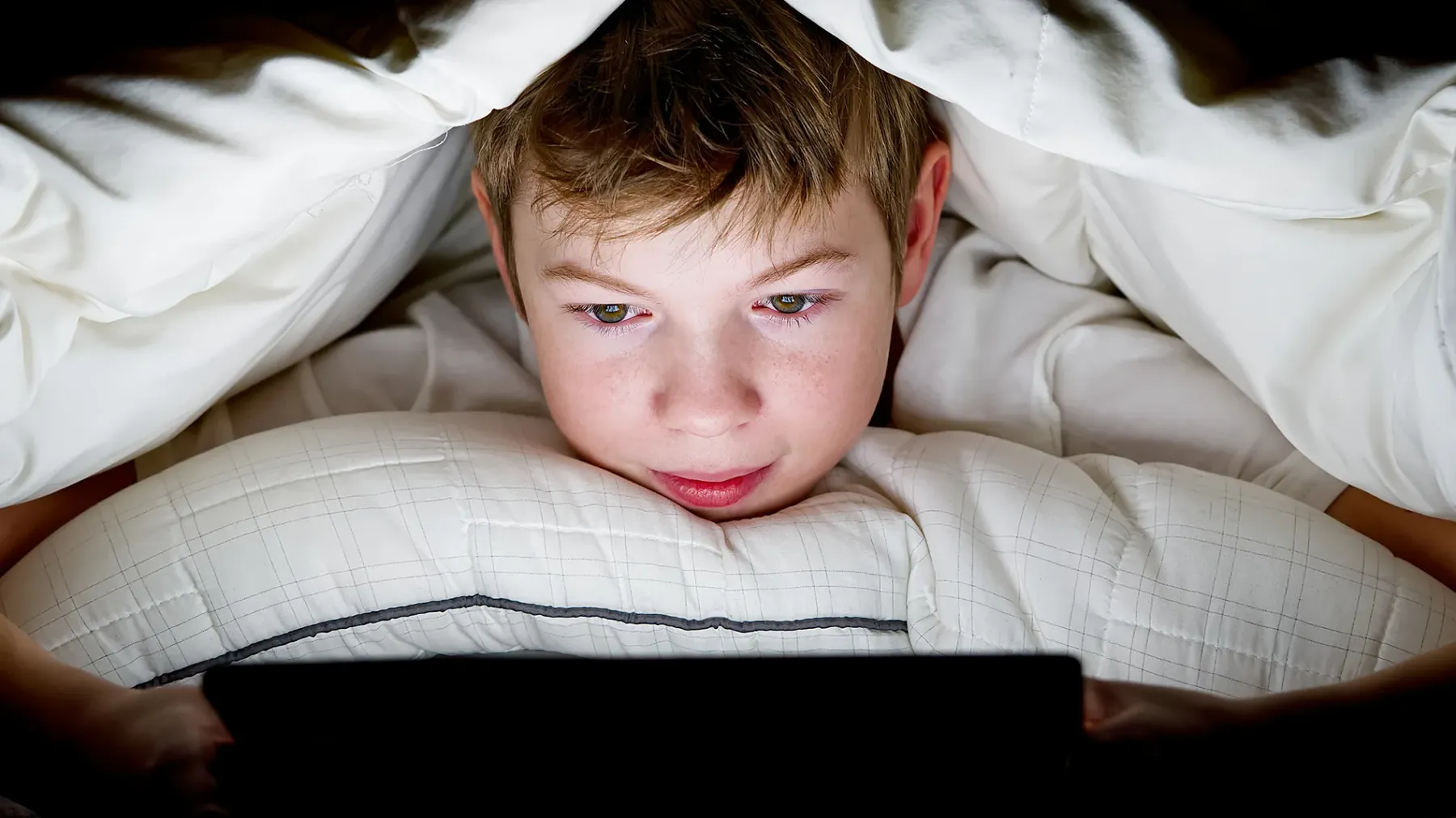 សញ្ញាទាំង ៧ ដែលបញ្ជាក់ថា កូនរបស់អ្នកកំពុងញៀនអេក្រង់ និងវិធីសាស្ត្រដោះស្រាយ