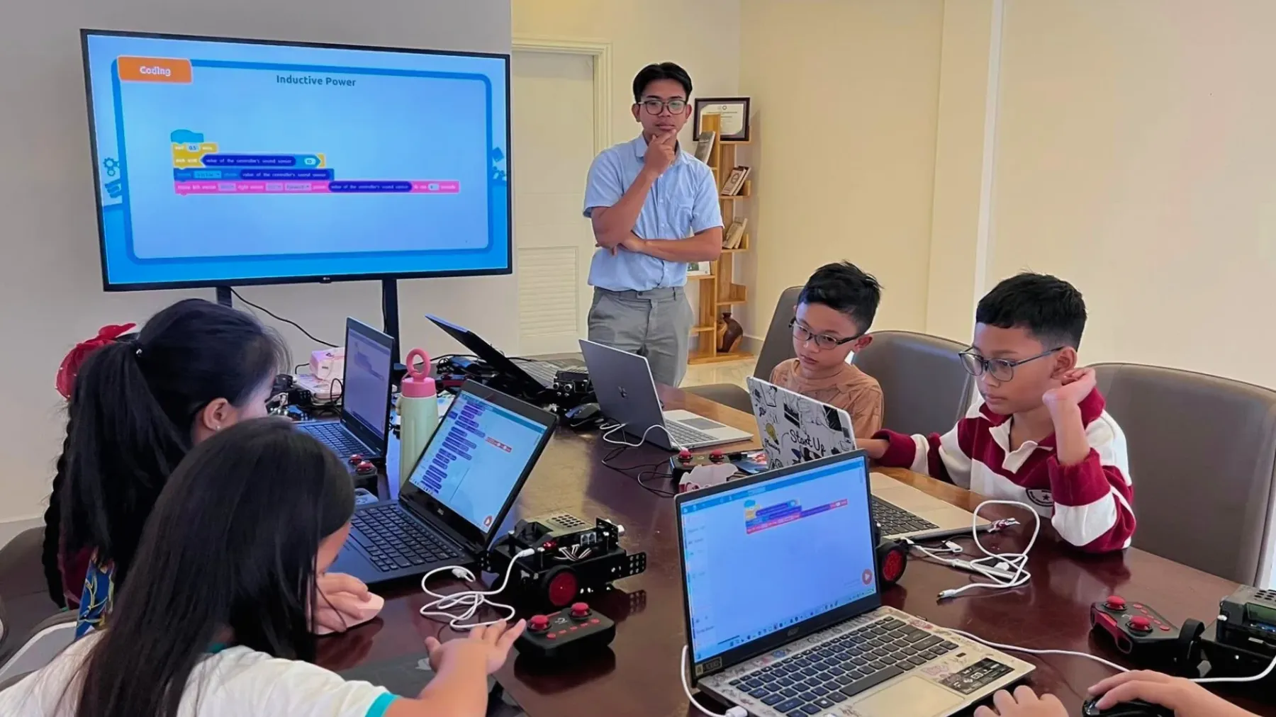 ស្ថាបនិក Uot AI &amp; STEM ៖ ការបង្រៀនកុមារឱ្យចេះសរសេរកូដតាំងពីក្មេង នឹងជួយពួកគេក្លាយជាអ្នកបង្កើតបច្ចេកវិទ្យាទៅថ្ងៃអនាគត