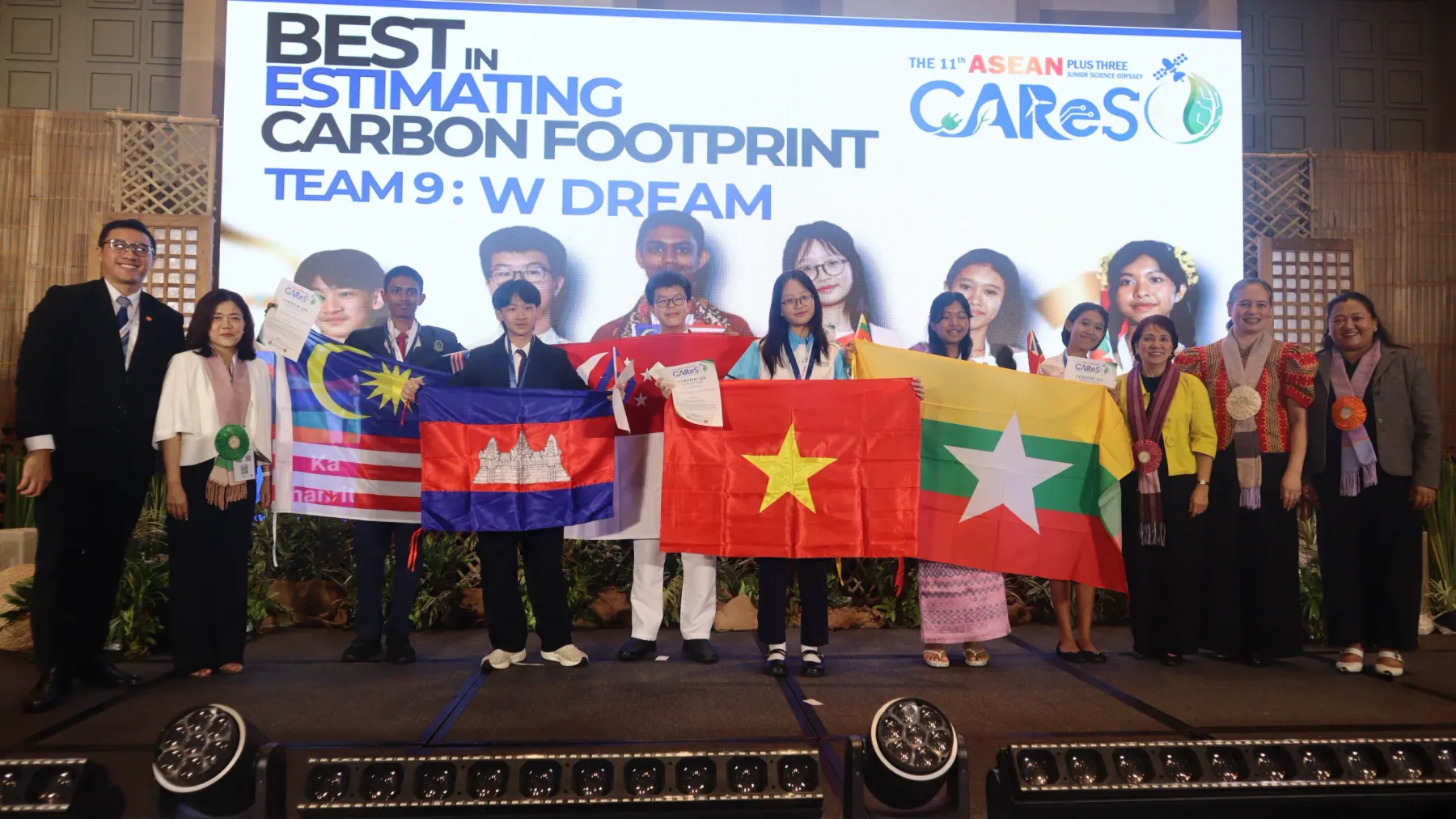 យុវសិស្ស​កម្ពុជា​ ​៦​រូប ​ដណ្តើម​បាន​មេដាយ​ ​១១​គ្រឿង​ ពី​ការ​ប្រកួត​វិទ្យាសាស្ត្រ​ថ្នាក់​តំបន់​ ​ASEAN​+​3​ ​នៅ​ប្រទេស​ហ្វីលីពីន​