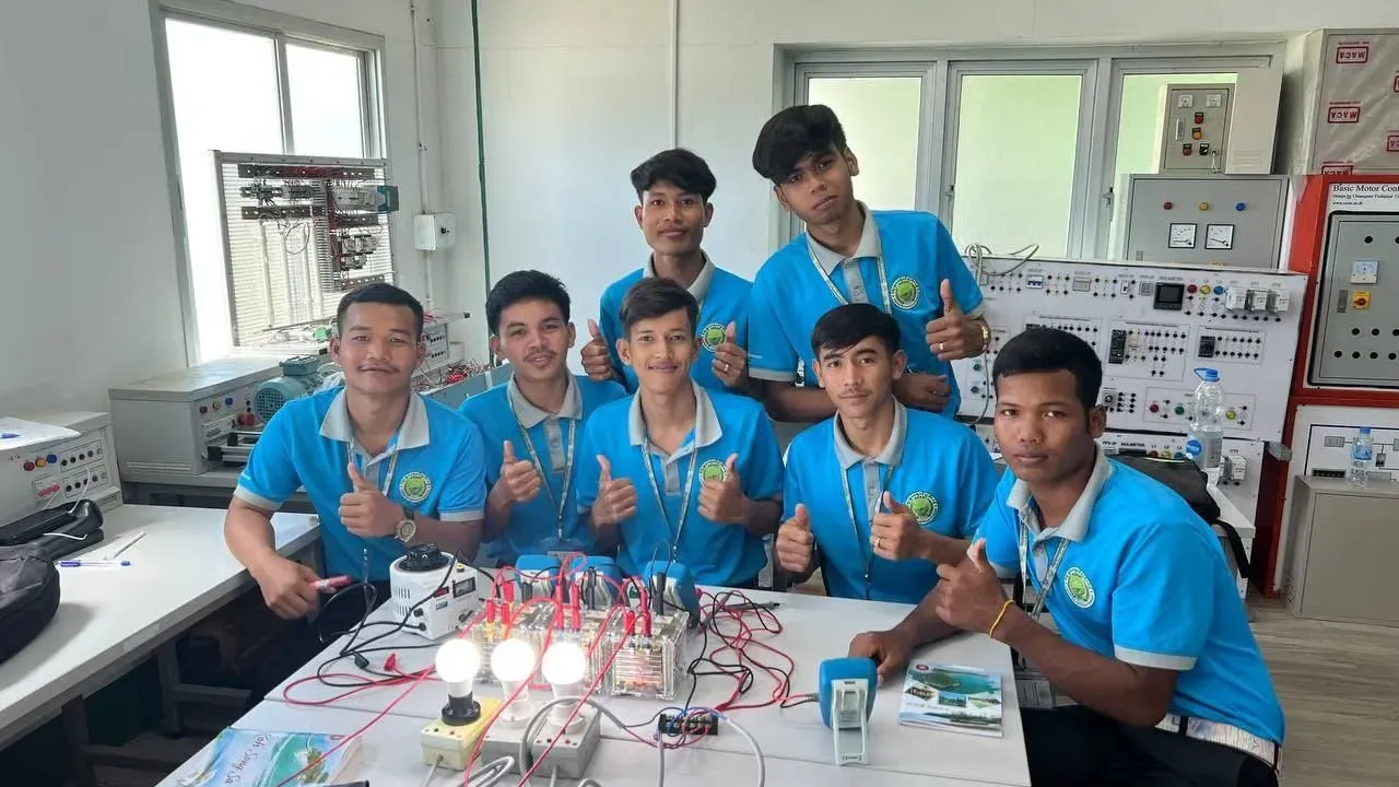 អាហារូបករណ៍​ ​ថ្នាក់​បរិញ្ញាបត្រ​រង​ និង​ថ្នាក់​បរិញ្ញាបត្រ ​២១០​កន្លែង​ ​នៅ​វិទ្យាស្ថាន​បច្ចេកវិទ្យា​កំពង់ស្ពឺ​