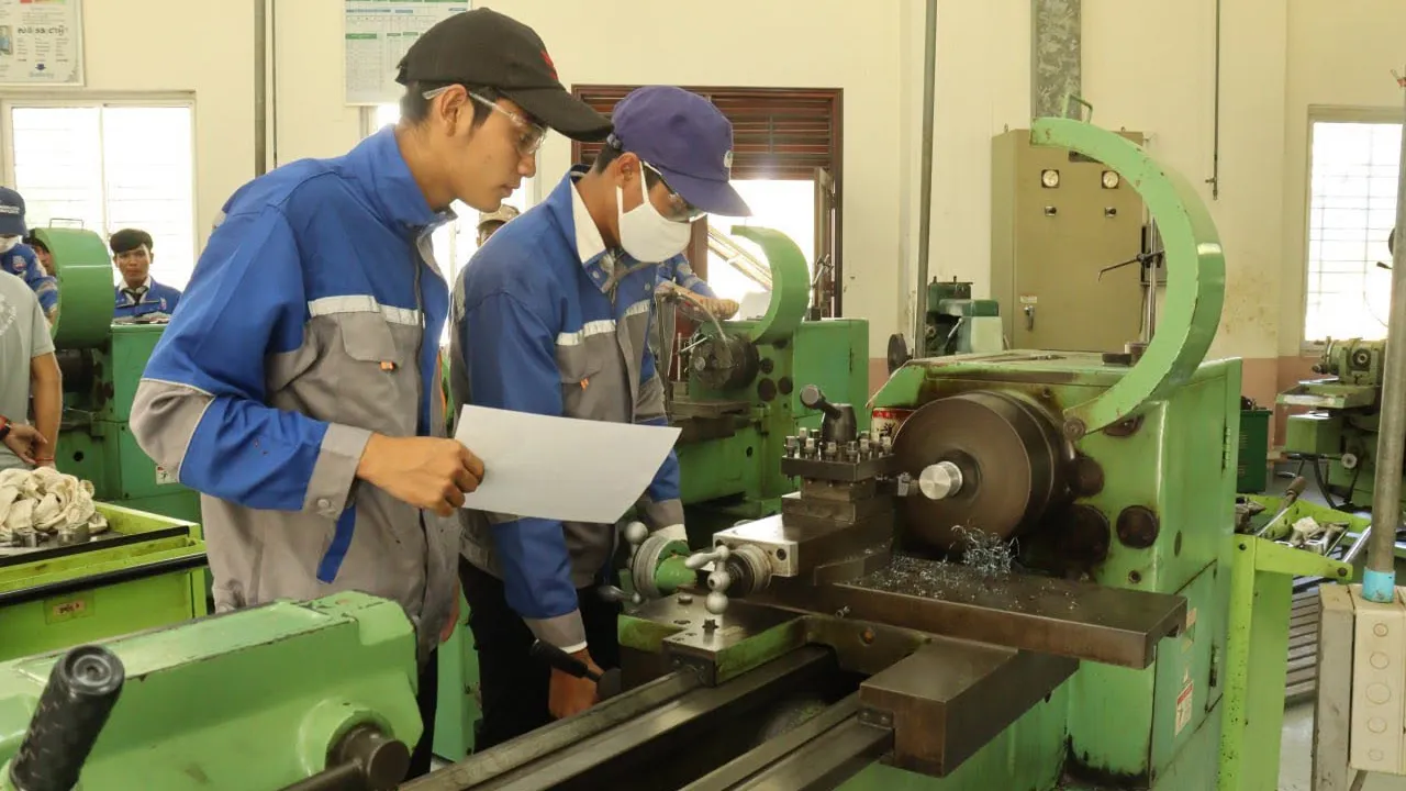 អាហារូបករណ៍​ ​១០០​%​ ​ចំនួន​ ១​ ៨០៨ ​កន្លែង​ ថ្នាក់​សញ្ញាបត្រ​ជាន់ខ្ពស់​បច្ចេកទេស​ ​សម្រាប់​សិស្ស​ទើប​ចប់​បាក់ឌុប​