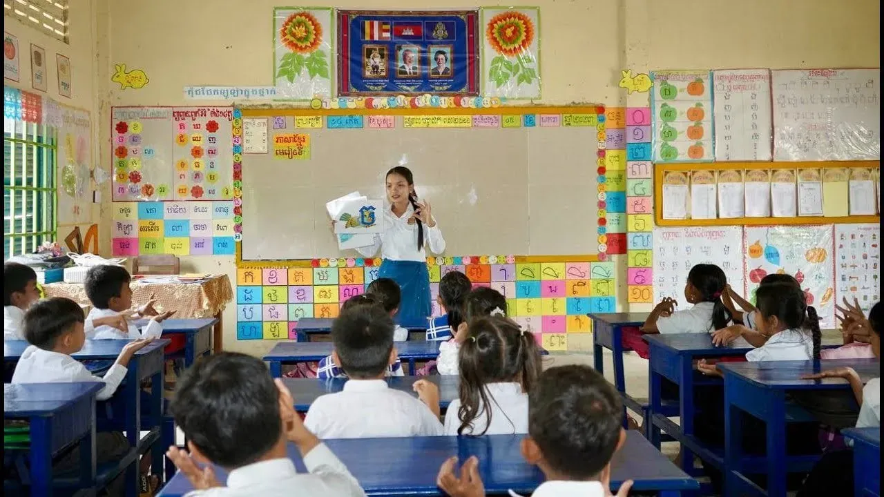 ទិវា​អក្ខរកម្មជាតិ​ ៨​ ​កញ្ញា​ ​៖​ ​សម្ដេច​ធិបតី ​ជំរុញឱ្យ​ពង្រឹង​ការ​អប់រំ​បរិយាបន្ន ​ដើម្បី​កសាង​មូលធន​មនុស្ស​ ​និង​សមធម៌​សង្គម​
