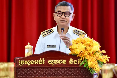 រដ្ឋមន្រ្តីអ​ប់រំ អំពាវនាវ​ឱ្យ​សាលារៀនគំរូ និង​សាលារៀនទាំងអស់ បញ្ចូលស្មារតីស្នេហាជាតិក្នុងកម្មវិធីសិក្សា