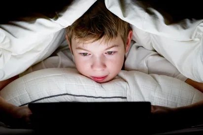 សញ្ញាទាំង ៧ ដែលបញ្ជាក់ថា កូនរបស់អ្នកកំពុងញៀនអេក្រង់ និងវិធីសាស្ត្រដោះស្រាយ