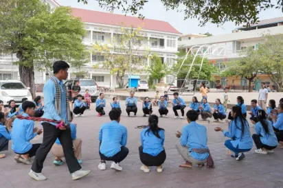 សាលារៀនទូទាំងប្រទេសផ្តើមរៀបចំសង្រ្កាន្តឆ្នាំថ្មី