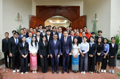 ឥណ្ឌា​ជា​មជ្ឈមណ្ឌល​អប់រំ​លំដាប់​សកល, ​រដ្ឋមន្រ្តី​អប់រំ​ប្រាប់​និស្សិត​កម្ពុជា​ប្រឹងប្រែង​ក្រេប​ជញ្ជក់​ចំណេះដឹង​ ត្រឡប់​មក​អភិវឌ្ឍ​ជាតិ​