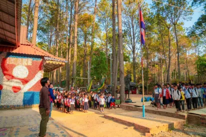 សម្តេច​ធិបតី​ ហ៊ុន​ ម៉ាណែត ​បញ្ជាក់​ថា​ ​នឹង​មិន​មាន​ការ​រុះរើ​ផ្ទះ​គ្រូ​សាលាដូង​នៅ​គិរីរម្យ​ទេ ​និង​ឧបត្ថម្ភ​មួយ​ខែ​៥​លាន​រៀល​ ​អង្ករ​១​តោន ​ដល់​សាលាដូង​