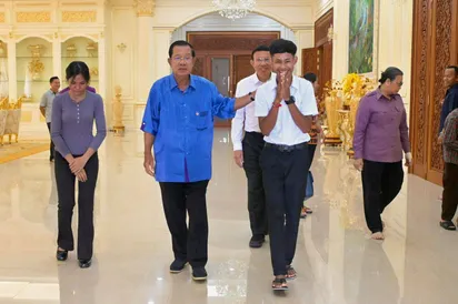 ពី F ទៅ A ៖ វ៉ាន សែនវ៉ា ជំនះការលំបាក តស៊ូសិក្សាឡើងវិញ រហូតសម្រេចក្តីស្រមៃ និងទទួលការលើកទឹកចិត្តពីសម្តេចតេជោ