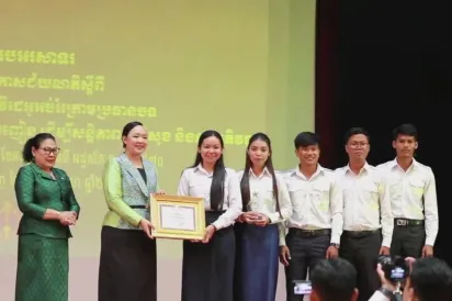 គរុនិស្សិតខេត្តបន្ទាយមានជ័យ ជាប់ជ័យលាភីលេខ១ ក្នុងការប្រកួតផលិតវីដេអូប្រយុទ្ធប្រឆាំងគ្រឿងញៀន